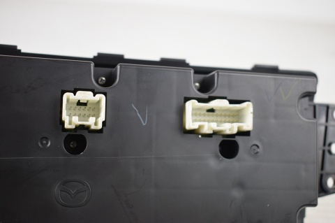 PANEL NAWIEWU KLIMATYZACJI MAZDA 6 II GH