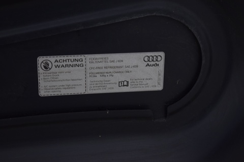 MASKA POKRYWA SILNIKA AUDI A6 C6 LZ5D