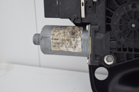 PODNOŚNIK MECHANIZM SZYBY LEWY TYŁ AUDI A4 B7 CABRIO