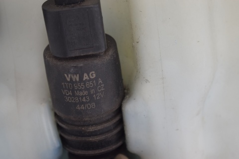 ZBIORNICZEK SPRYSKIWACZY AUDI Q7 4L0955453