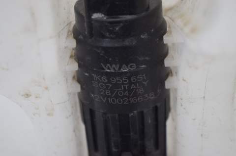 ZBIORNICZEK SPRYSKIWACZY VW GOLF VII 5G0955448R