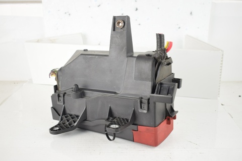 SKRZYNKA BEZPIECZNIKÓW JAGUAR F-PACE GX73-14A076-AA