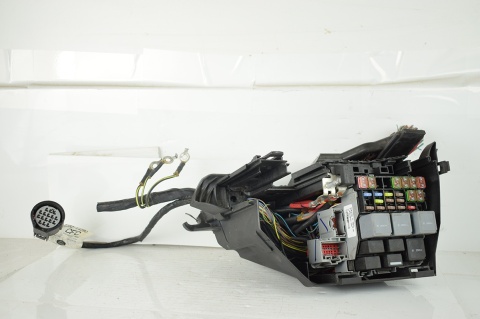 SKRZYNKA BEZPIECZNIKÓW RANG ROVER EVOQUE L538