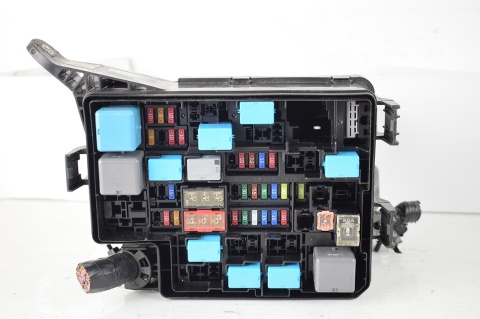 SKRZYNKA BEZPIECZNIKÓW TOYOTA RAV 4 XA40