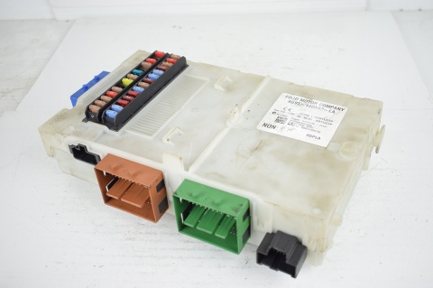 SKRZYNKA BEZPIECZNIKÓW LAND ROVER FREELANDER II 6G9T-14D572-LA