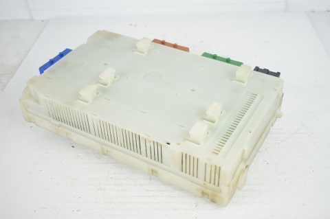 SKRZYNKA BEZPIECZNIKÓW LAND ROVER FREELANDER II 6G9T-14D572-LA