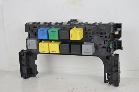 SKRZYNKA BEZPIECZNIKÓW MERCEDES W169 550000570