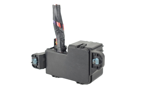 SKRZYNKA BEZPIECZNIKÓW OPEL MOKKA A