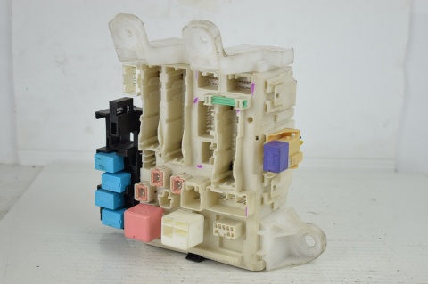 SKRZYNKA BEZPIECZNIKÓW TOYOTA RAV 4 III