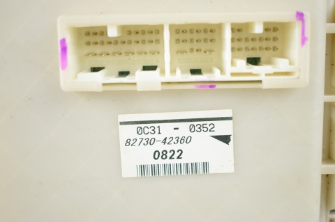 SKRZYNKA BEZPIECZNIKÓW TOYOTA RAV 4 III