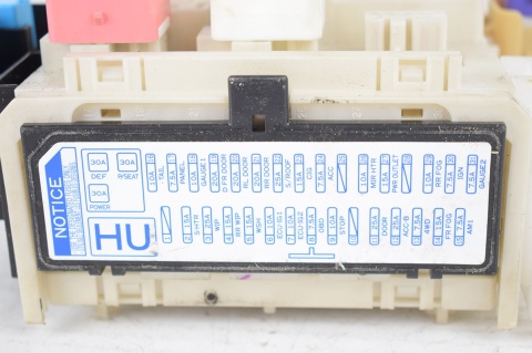 SKRZYNKA BEZPIECZNIKÓW TOYOTA RAV 4 III