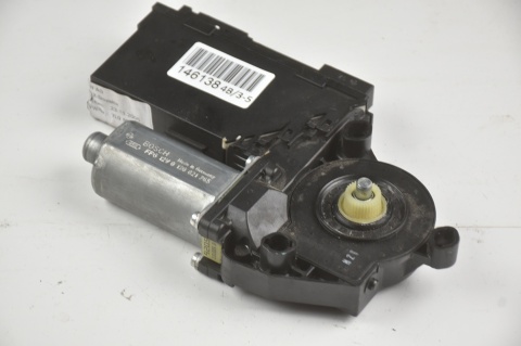 SILNICZEK SZYBY PRAWY PRZÓD VW TOUAREG 7L0