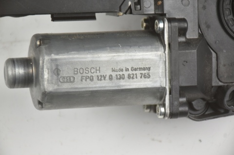 SILNICZEK SZYBY PRAWY PRZÓD VW TOUAREG 7L0