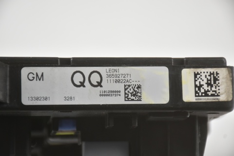 SKRZYNKA BEZPIECZNIKÓW ASTRA J 13302301