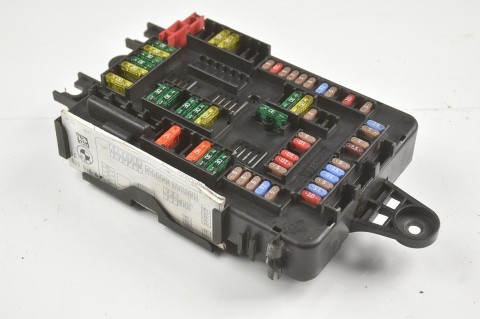 SKRZYNKA BEZPIECZNIKÓW BMW X5 F15 9316570