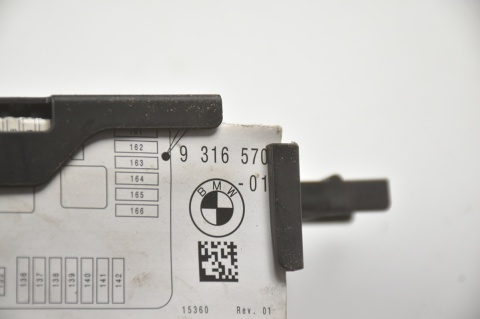 SKRZYNKA BEZPIECZNIKÓW BMW X5 F15 9316570