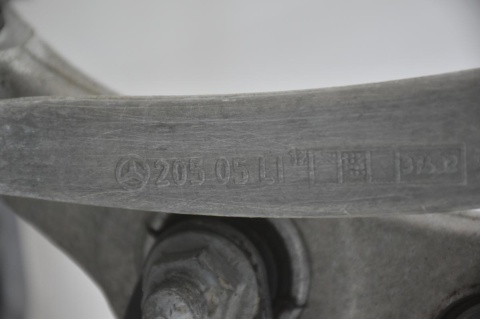 ZWROTNICA LEWA PRZÓD MERCEDES C W205 A0004213520
