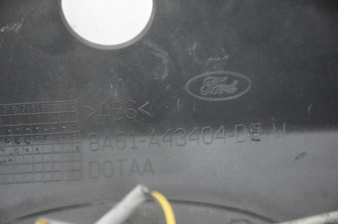 BLENDA LISTWA KLAPY TYŁ FORD FIESTA MK7 LAMPKI