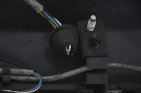 BLENDA LISTWA KLAPY TYŁ FORD FIESTA MK7 LAMPKI