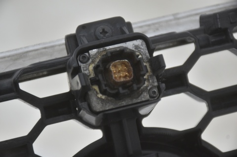 GRILL ATRAPA ZDERZAKA PRZÓD JAGUAR F-PACE X761 HK83-018K28-AA KAMERA