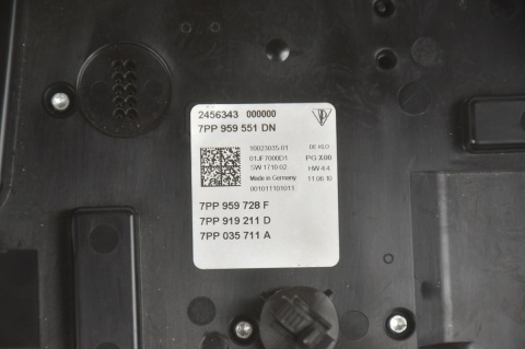 LAMPKA OŚWIETLENIA KABINY PORSCHE CAYENNE 7P5