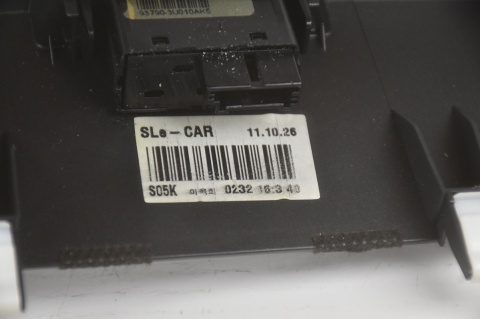 RAMKA RADIA NAWIGACJI KIA SPORTAGE III U09783-3810