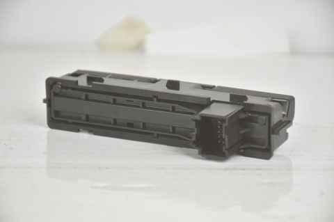 WŁACZNIK ŚWIATEŁ AWARYJNYCH OPEL INSIGNIA 13324594