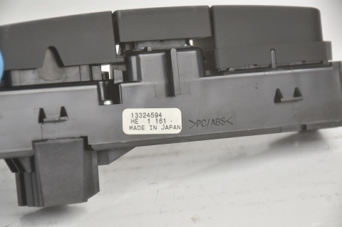 WŁACZNIK ŚWIATEŁ AWARYJNYCH OPEL INSIGNIA 13324594