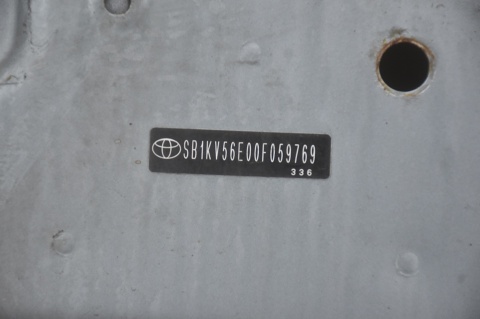 MASKA POKRYWA SILNIKA TOYOTA AURIS I 1F8