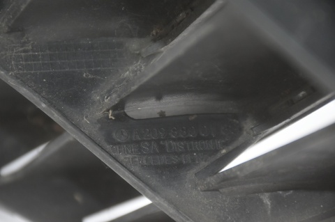 GRILL ATRAPA CHŁODNICY MERCEDES CLK W209