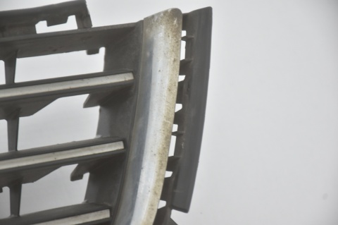 KRATKA ŚRODKOWA ZDERZAKA OPEL ASTRA III H LIFT