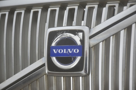 ZDERZAK PRZEDNI PRZÓD VOLVO V70 II 446-46