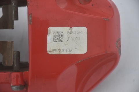ZACISK HAMULCOWY PRAWY PRZÓD LEWY TESLA MODEL 3 PERFORMANCE 1044641-00-D