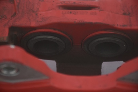 ZACISK HAMULCOWY PRAWY PRZÓD LEWY TESLA MODEL 3 PERFORMANCE 1044641-00-D