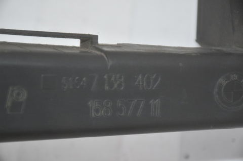 ŚLIZG POD LAMPE PRZÓD PRAWY BMW E90 E91 LIFT 7138402